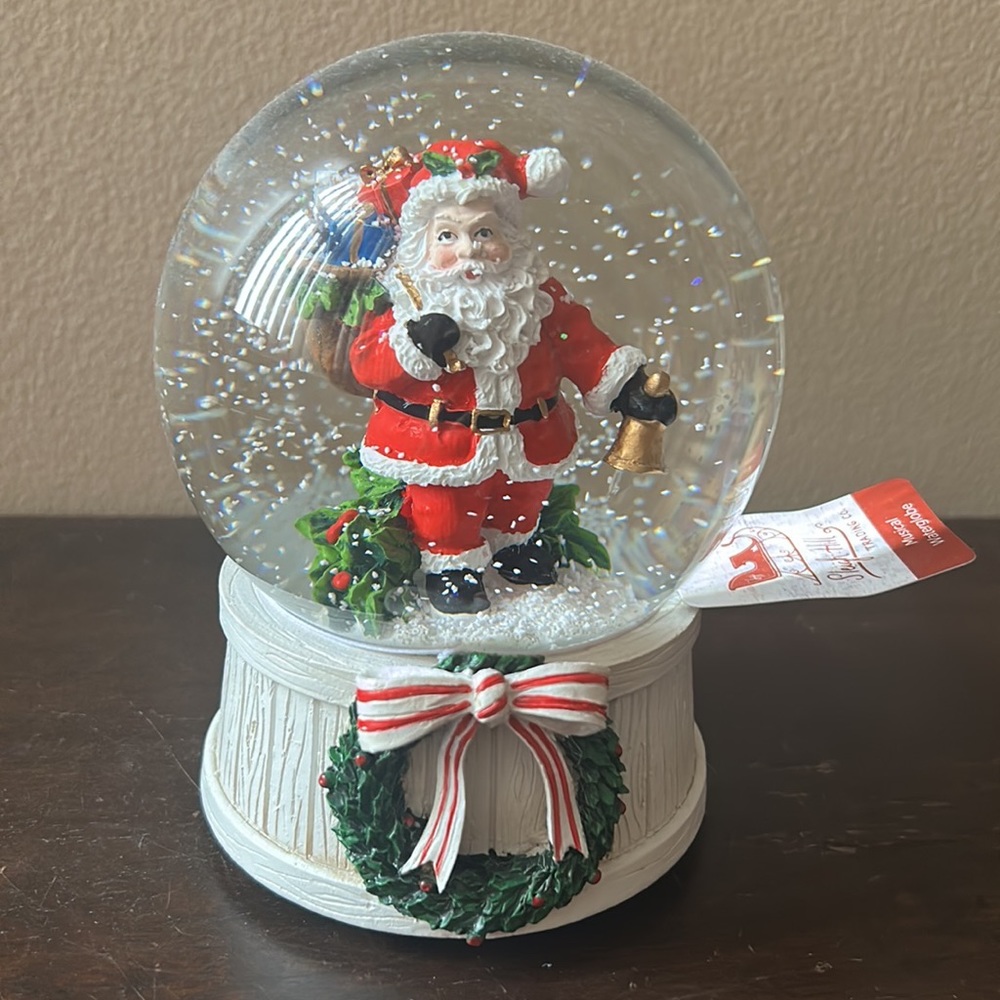 Sleigh Hill Trading Co Santa Claus  With Gifts Snowglobe Musical Christmas - Picture 1 of 4